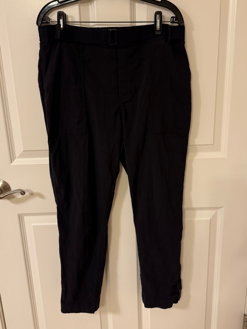 Athleta Trekkie Women's Pants 14 Black EUC Pockets Adjustable Belt Bottom Zip